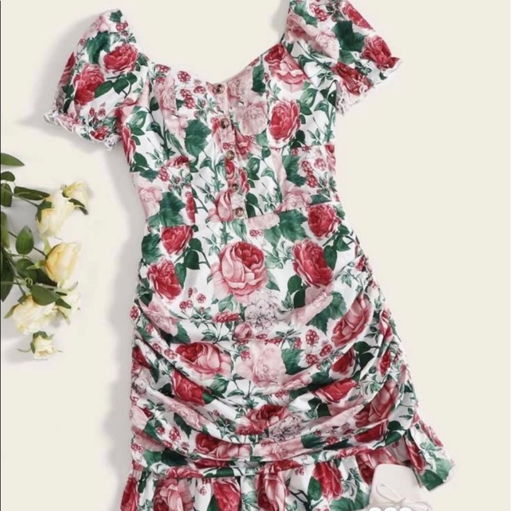 Rose patterned dress from shein! It’s a small & has only been tried on once!❤️🌹
